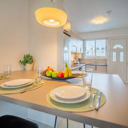 Moderne Designer-maisonette 2 Schlafzimmer Eigene Terrasse Mit Grilltisch Und Fitnessbereich Daire *