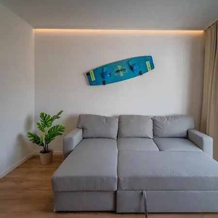 Moderne Designer-maisonette 2 Schlafzimmer Eigene Terrasse Mit Grilltisch Und Fitnessbereich *