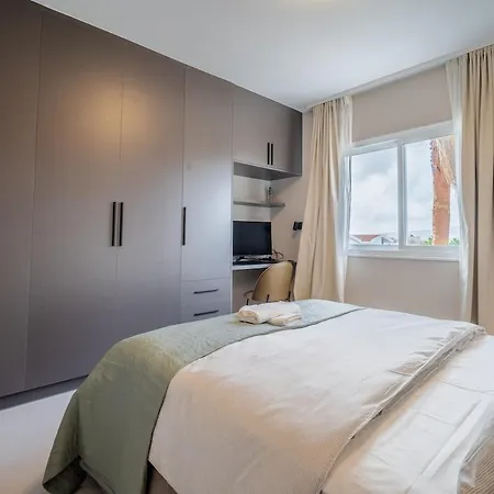 Moderne Designer-maisonette 2 Schlafzimmer Eigene Terrasse Mit Grilltisch Und Fitnessbereich Apartament *