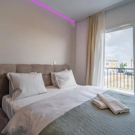 Moderne Designer-maisonette 2 Schlafzimmer Eigene Terrasse Mit Grilltisch Und Fitnessbereich Apartment Aglantzia