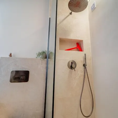 Moderne Designer-maisonette 2 Schlafzimmer Eigene Terrasse Mit Grilltisch Und Fitnessbereich Apartament