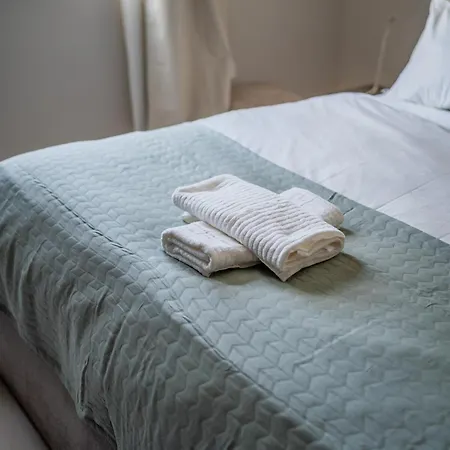 Moderne Designer-maisonette 2 Schlafzimmer Eigene Terrasse Mit Grilltisch Und Fitnessbereich Apartament Aglantzia