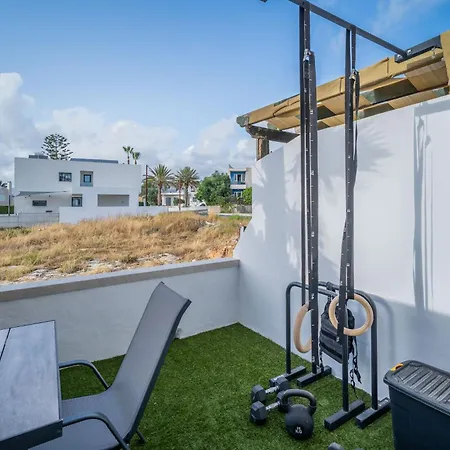 Moderne Designer-maisonette 2 Schlafzimmer Eigene Terrasse Mit Grilltisch Und Fitnessbereich * Aglantzia