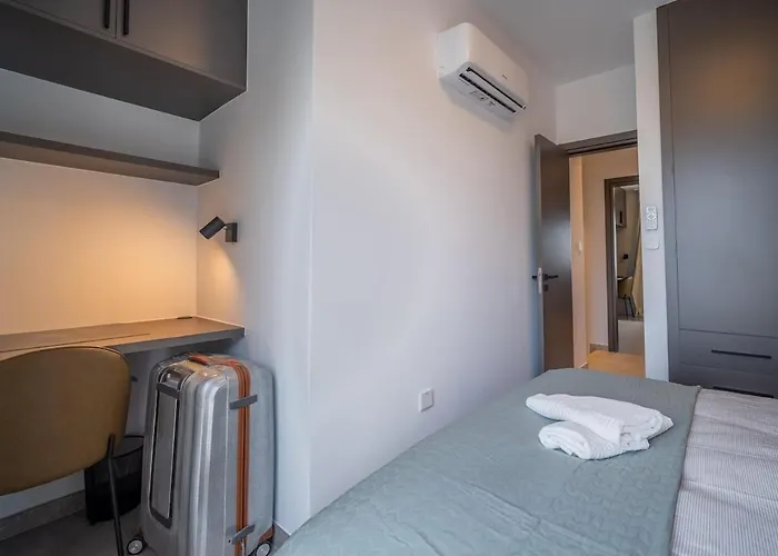 Moderne Designer-maisonette 2 Schlafzimmer Eigene Terrasse Mit Grilltisch Und Fitnessbereich Lägenhet *