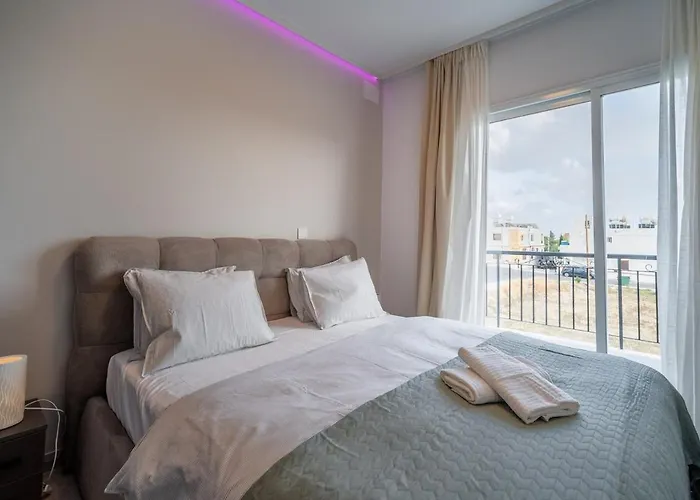 Moderne Designer-maisonette 2 Schlafzimmer Eigene Terrasse Mit Grilltisch Und Fitnessbereich Lägenhet Aglantzia