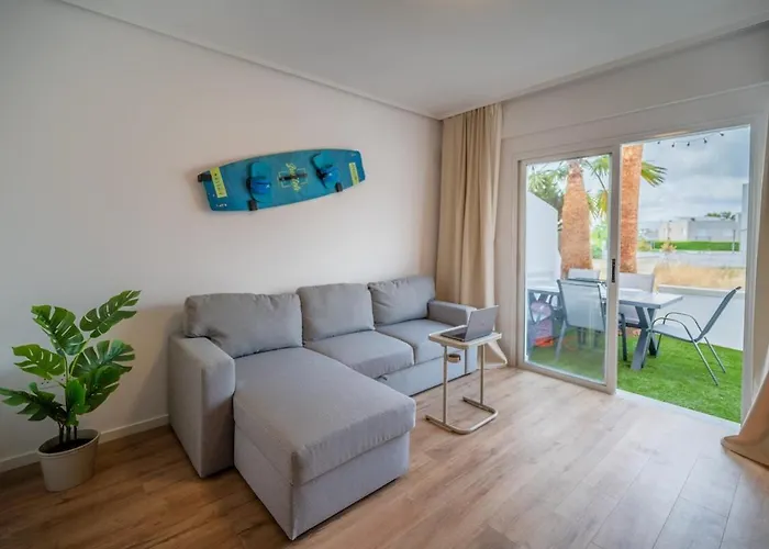 Moderne Designer-maisonette 2 Schlafzimmer Eigene Terrasse Mit Grilltisch Und Fitnessbereich Lägenhet