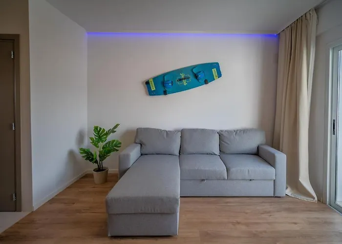 Moderne Designer-maisonette 2 Schlafzimmer Eigene Terrasse Mit Grilltisch Und Fitnessbereich Aglantzia