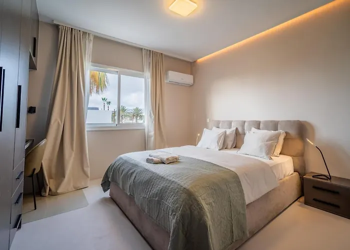 Moderne Designer-maisonette 2 Schlafzimmer Eigene Terrasse Mit Grilltisch Und Fitnessbereich Lägenhet Aglantzia