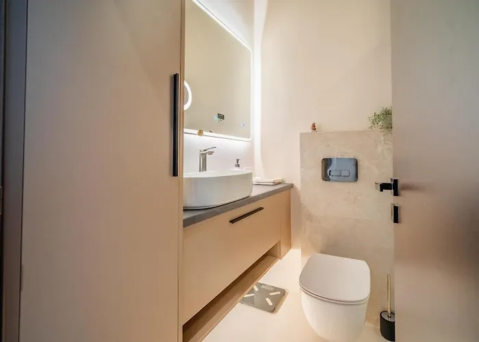 Moderne Designer-maisonette 2 Schlafzimmer Eigene Terrasse Mit Grilltisch Und Fitnessbereich Lägenhet