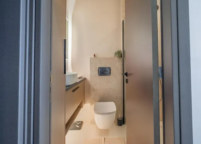 Moderne Designer-maisonette 2 Schlafzimmer Eigene Terrasse Mit Grilltisch Und Fitnessbereich Lägenhet Aglantzia