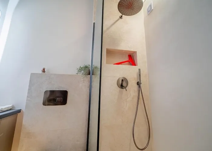 Moderne Designer-maisonette 2 Schlafzimmer Eigene Terrasse Mit Grilltisch Und Fitnessbereich Lägenhet