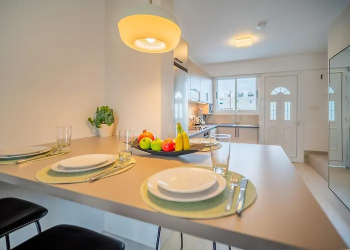 Moderne Designer-maisonette 2 Schlafzimmer Eigene Terrasse Mit Grilltisch Und Fitnessbereich Lägenhet *